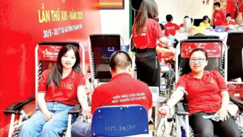 Hàng nghìn sinh viên TP.HCM hăng hái hiến máu trong ngày hội Chủ Nhật Đỏ