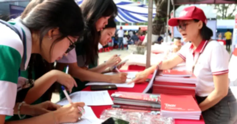 Hàng ngàn học sinh Đà Nẵng 'săn' thông tin tại Ngày hội Tư vấn mùa thi 2026