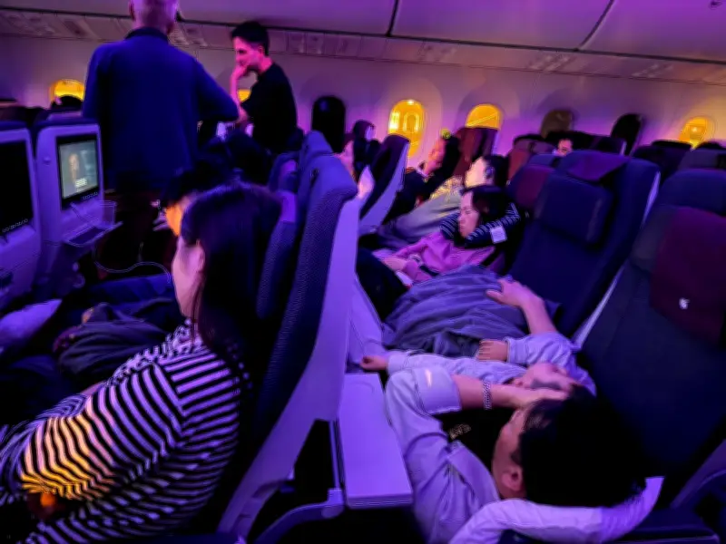 Hàng trăm nghìn hành khách mắc kẹt, du khách Việt chia sẻ trải nghiệm thót tim tại Trung Đông