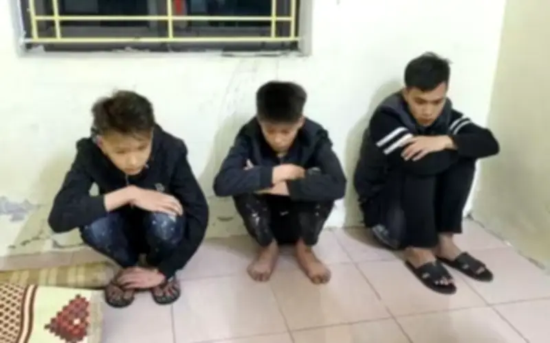 Hưng Yên: Khởi tố vụ án nhóm thanh thiếu niên liều lĩnh lao xe vào hàng rào chắn cửa tổ công tác