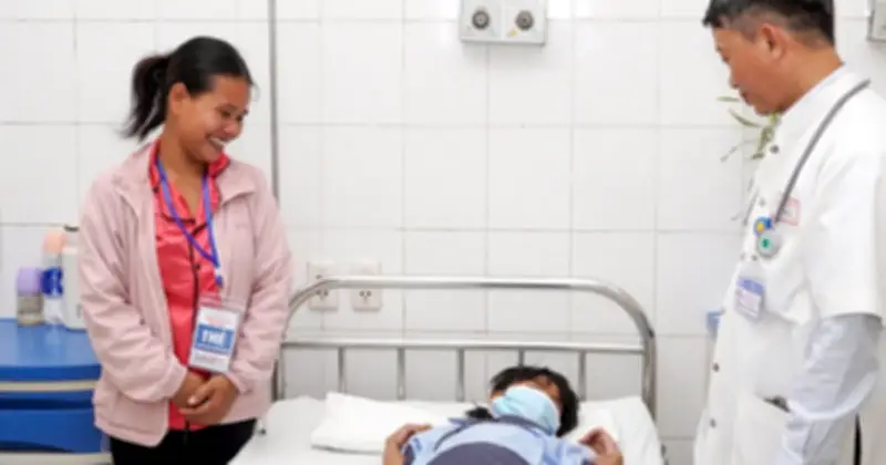 Hành khách máy bay vận chuyển huyết thanh cứu sống bé gái 7 tuổi bị rắn độc cắn