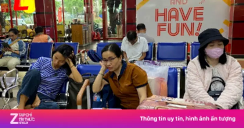 Hành Khách Vật Vờ Chờ Đợi Tại Ga Sài Gòn Sau Sự Cố Sà Lan Va Cầu Ghềnh