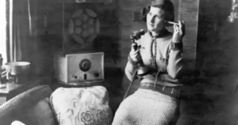 Hành trình 150 năm điện thoại: Từ cuộc gọi đầu tiên của Bell đến smartphone hiện đại