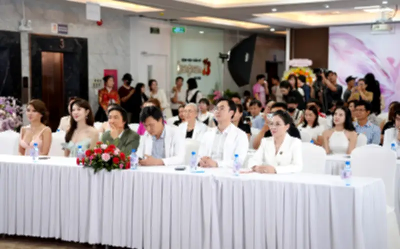 Hành Trình Lột Xác Mùa 7: Nâng Cao Nhận Thức Làm Đẹp An Toàn Và Bền Vững