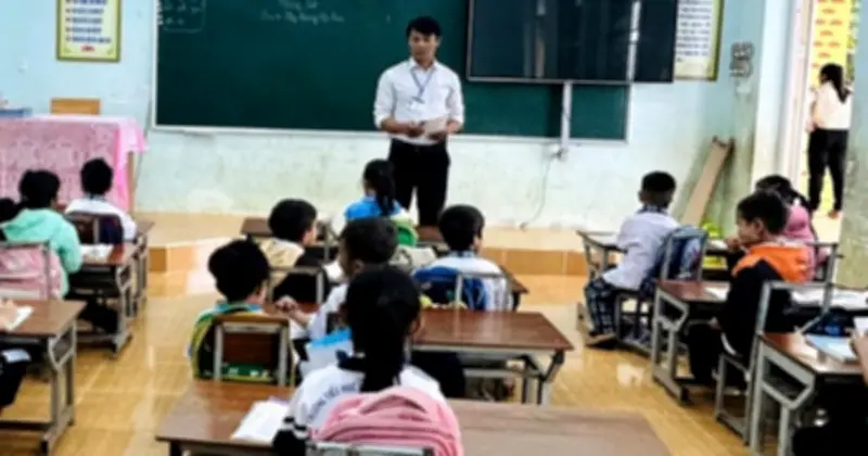 Hành trình vượt khó của hai thầy giáo người dân tộc thiểu số ở Quảng Ngãi