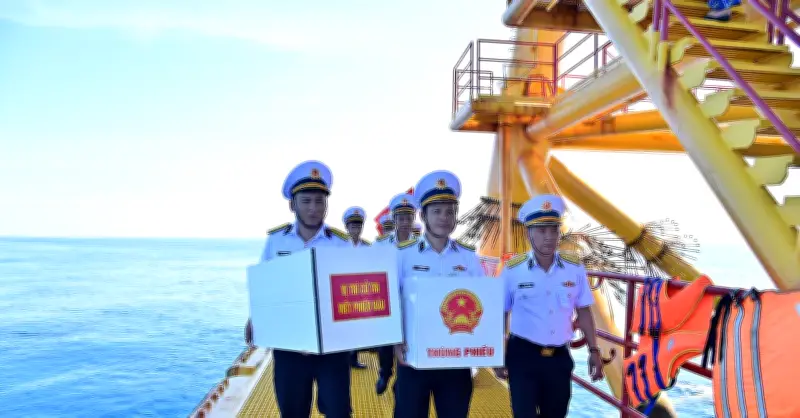 Hoàn thành bầu cử sớm tại nhà giàn DK1/9 và bãi cạn Ba Kè