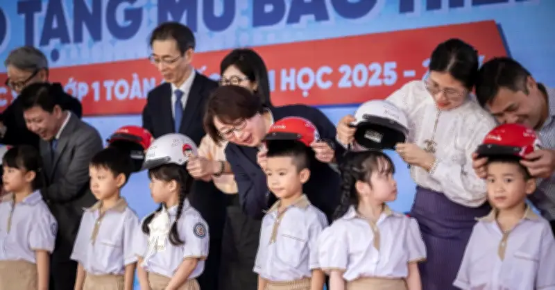 Honda Việt Nam trao gần 1,8 triệu mũ bảo hiểm cho học sinh lớp 1 toàn quốc
