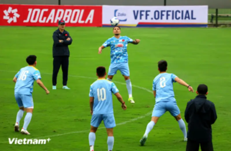 Đỗ Hoàng Hến tập cùng đội tuyển Việt Nam: Những bước chạy đầu tiên đầy hứa hẹn