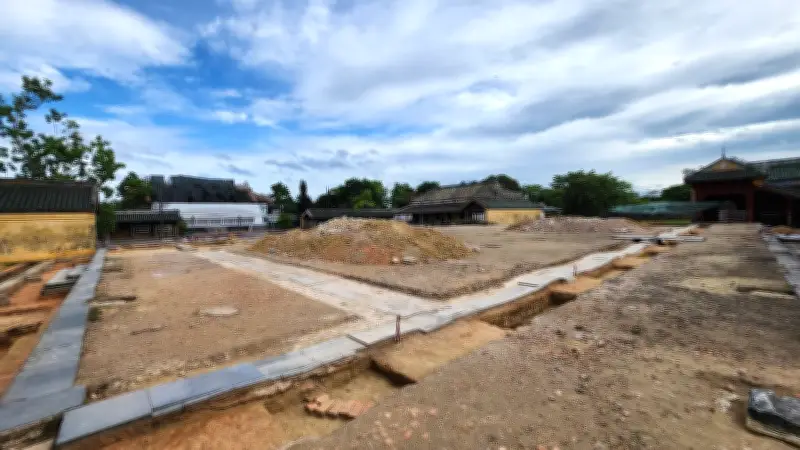 Huế gia cố nền móng điện Cần Chánh trước khi phục dựng với 200 tỷ đồng