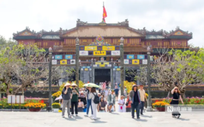 Huế Khai Thác Tiềm Năng Du Lịch Ban Đêm Nhờ Di Sản Văn Hóa Đặc Sắc