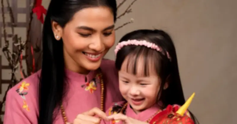 Á hậu Trương Thị May chia sẻ bộ ảnh bốn thế hệ phụ nữ trong gia đình đầy xúc động