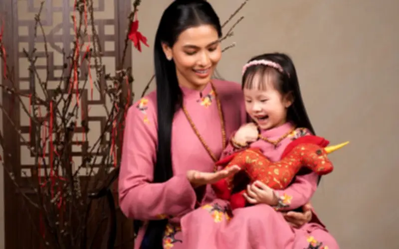 Á hậu Trương Thị May: Hành trình 20 năm kín tiếng, vẻ đẹp thuần chay và hình ảnh 4 thế hệ phụ nữ