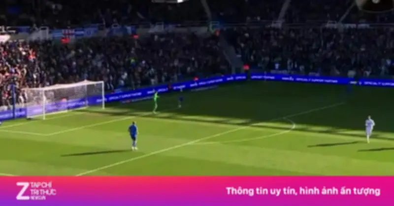 Hậu vệ Birmingham mắc lỗi penalty 'lố bịch' chưa từng thấy ở Championship