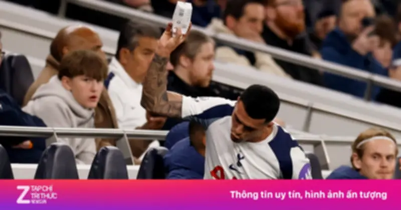 Hậu vệ Tottenham Pedro Porro gây phẫn nộ với hành động mất kiểm soát khi bị thay ra