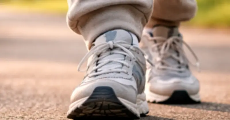 Đi bộ nhanh hay chậm tốt hơn? Lợi ích bất ngờ cho tim mạch và sức khỏe