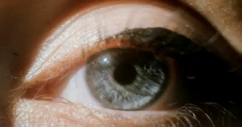 Đại dịch cận thị 2050: Ánh sáng yếu trong nhà là 'sát thủ thầm lặng' mới