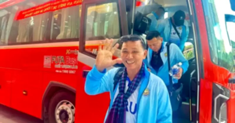 Đội ĐH Svay Rieng Campuchia đến Nha Trang bằng xe Phương Trang, sẵn sàng cho giải TNSV quốc tế 2026
