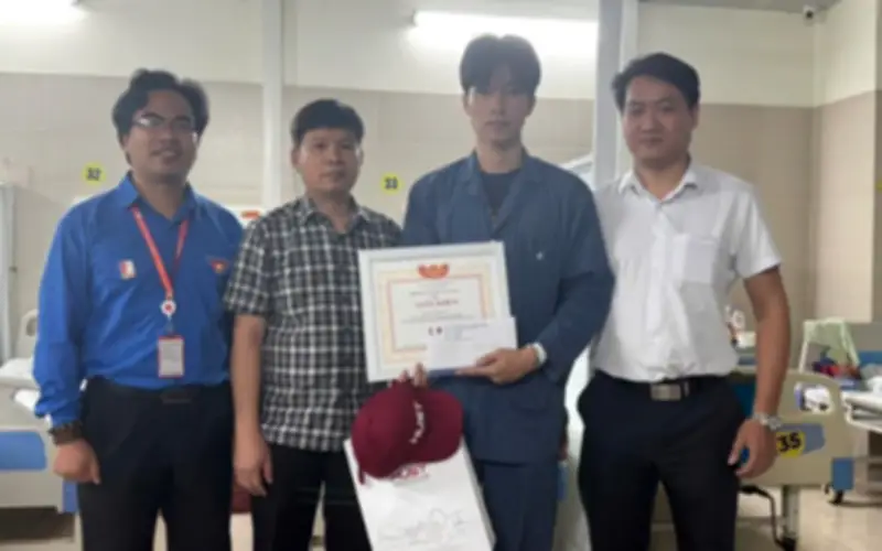 Đại học Bách khoa Hà Nội khen thưởng sinh viên dũng cảm cứu người trong đám cháy