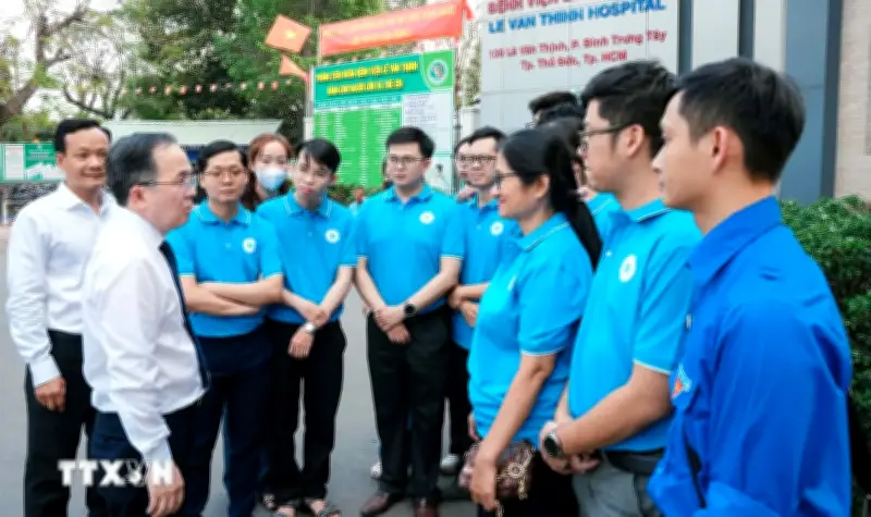 Đội ngũ y bác sĩ TP.HCM lên đường khám sức khỏe cho quân và dân Trường Sa