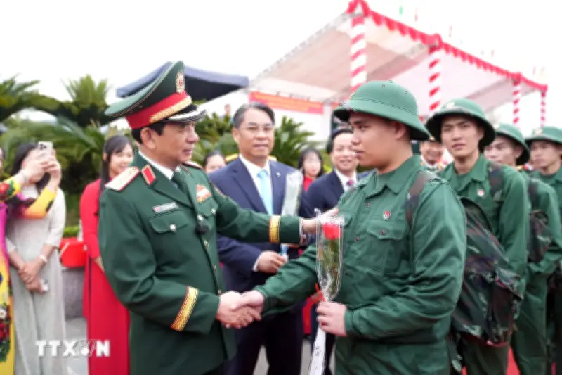 Đại tướng Phan Văn Giang dự lễ giao nhận quân tại Cao Bằng