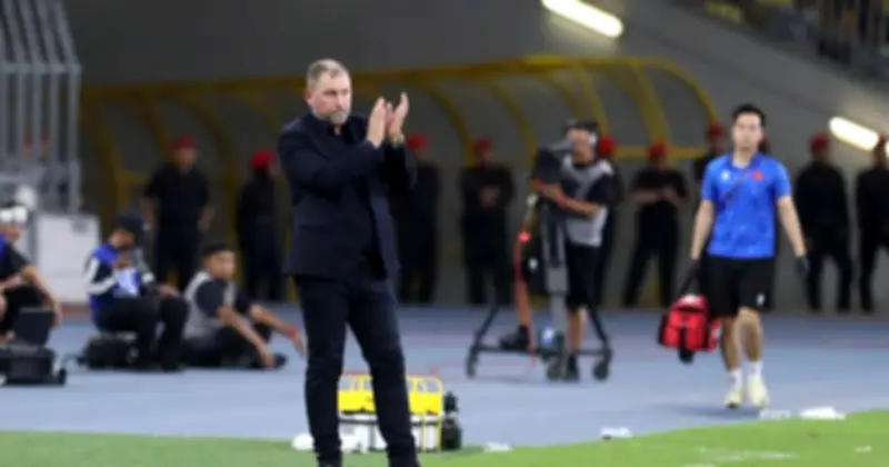 Đội tuyển Malaysia vẫn sang Bangkok tập huấn dù bị loại Asian Cup, gây tranh cãi