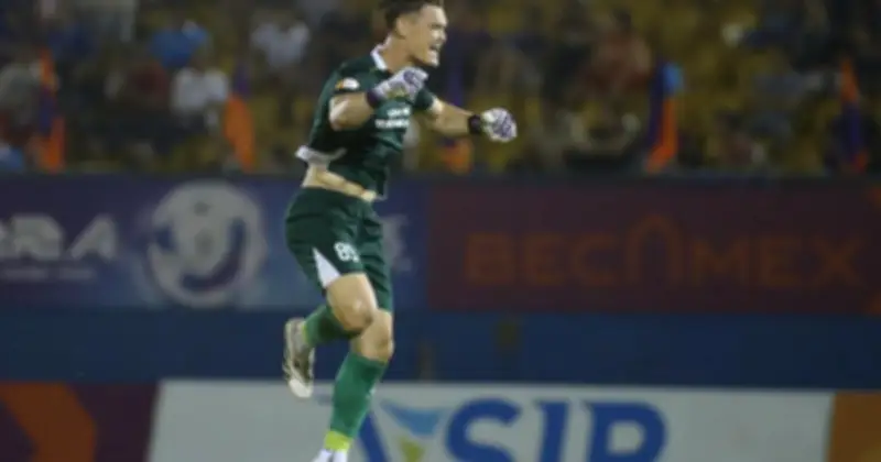 Đội tuyển Việt Nam hội tụ ba thủ môn Việt kiều, cạnh tranh gay gắt