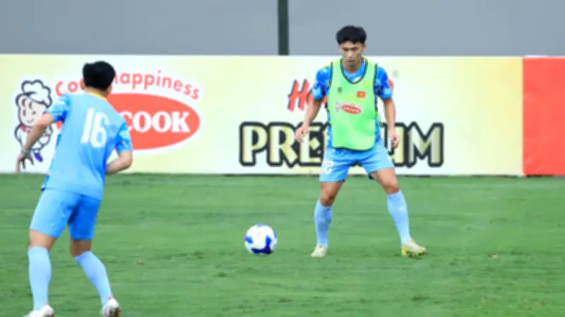 Đội tuyển Việt Nam tập luyện với lực lượng chưa đầy đủ, Nguyễn Trần Việt Cường quyết tâm trở lại