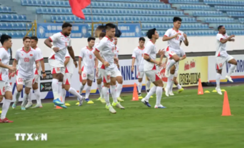 Đội tuyển Việt Nam và Malaysia tập luyện trước trận vòng loại Asian Cup 2027