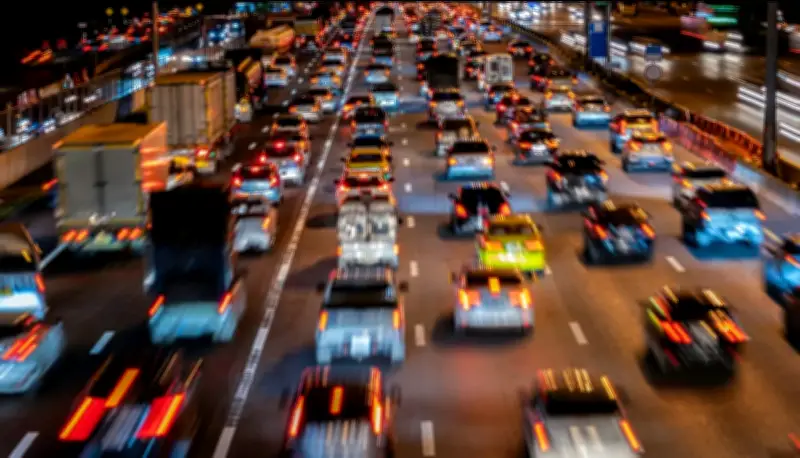 IEA Khuyến Nghị: Làm Việc Từ Xa, Hạn Chế Bay Để Giảm Giá Năng Lượng Toàn Cầu