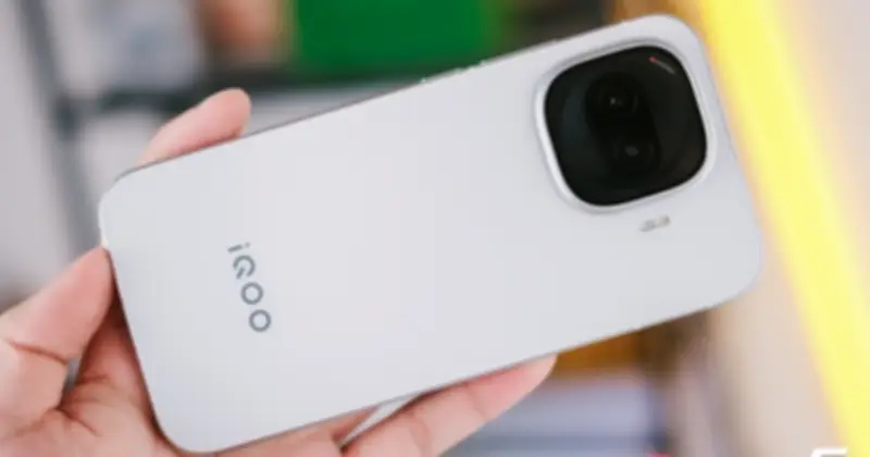 iQOO Z11 hé lộ cấu hình mạnh mẽ: pin 9.020mAh, màn hình 165Hz, giá từ 7 triệu đồng