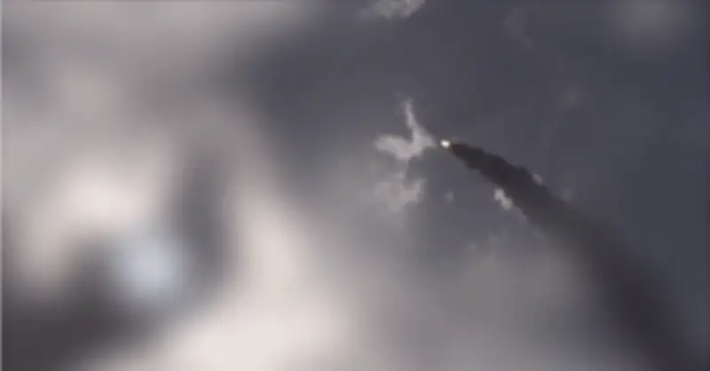 Iran công bố video phóng hơn 40 tên lửa nhắm vào mục tiêu Mỹ và Israel