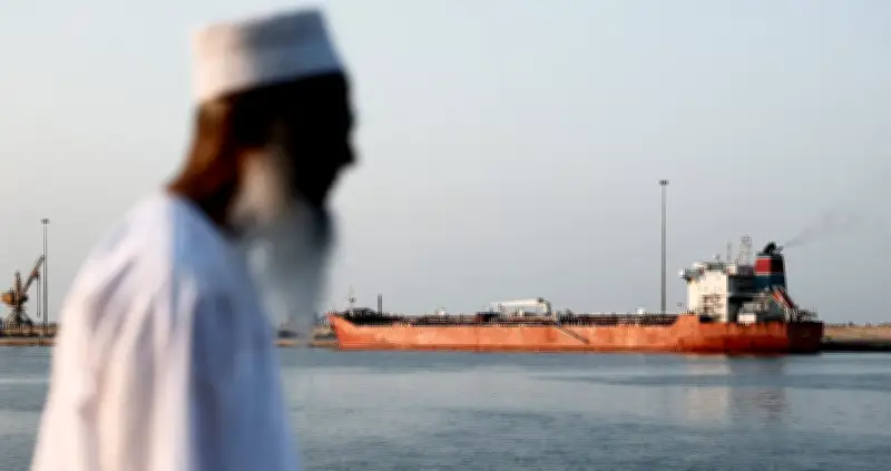 Iran cảnh báo đóng cửa eo biển Hormuz vô thời hạn, căng thẳng leo thang