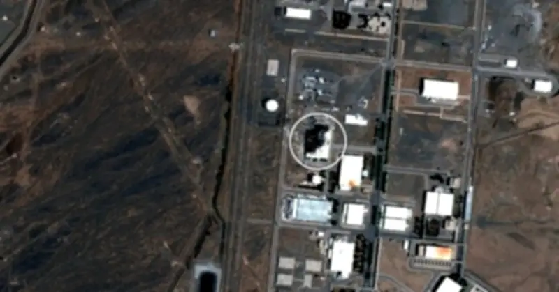 Iran cáo buộc cơ sở hạt nhân bị tấn công, Israel cảnh báo tăng cường không kích