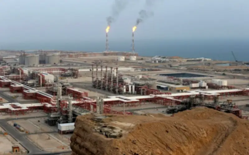 Iran đóng cửa eo biển Hormuz, thị trường dầu mỏ chao đảo, kinh tế toàn cầu đối mặt rủi ro