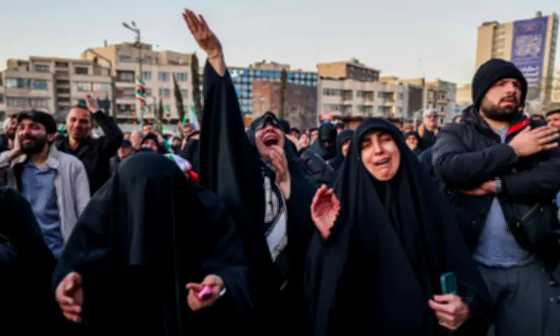 Iran phân cực sau đòn không kích Mỹ-Israel: Tưởng niệm và ăn mừng đan xen