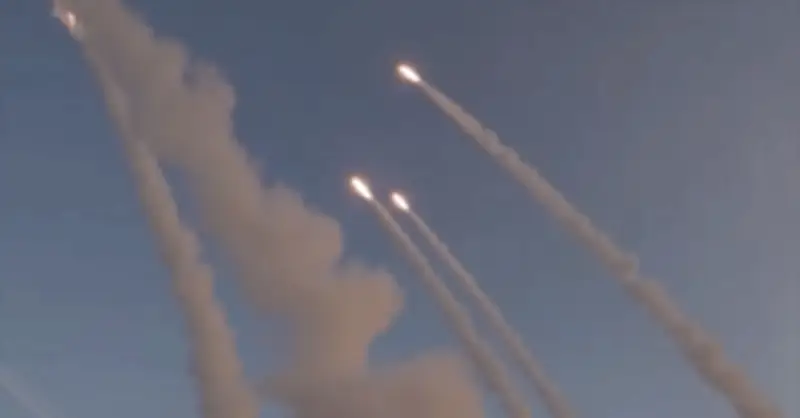 Iran phóng loạt tên lửa thế hệ mới nhằm vào các mục tiêu Mỹ và Israel