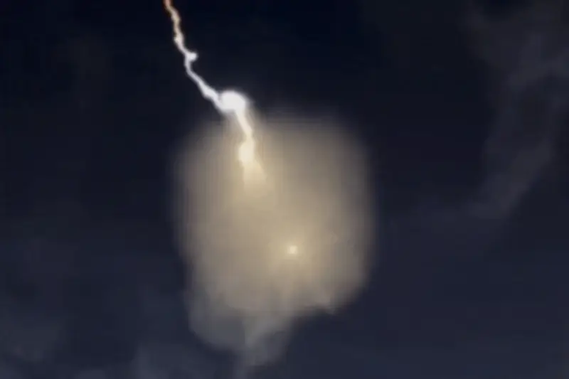 Iran phóng tên lửa siêu vượt âm tấn công trả đũa căn cứ Mỹ - Israel