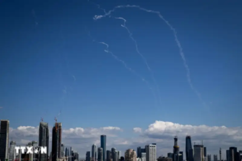 Iran Tuyên Bố Không Ngừng Chiến Đấu, Eo Biển Hormuz Thành Điểm Nóng Chiến Lược