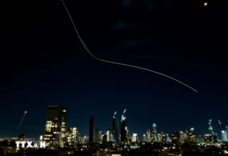 Israel Gia Hạn Đóng Cửa Trường Học, Hàng Không Trung Đông Rối Loạn Vì Xung Đột