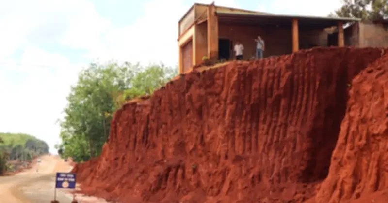 Điều chỉnh cao độ đường ĐT753 khiến nhà dân chênh vênh, dân lo ngập úng và sạt lở