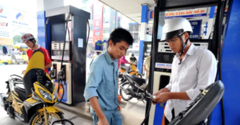 Điều chỉnh giá xăng dầu linh hoạt: Mặt tích cực ít được nhắc tới