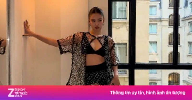 Jennie gây chú ý với trang phục lưới táo bạo tại Tuần lễ thời trang Paris