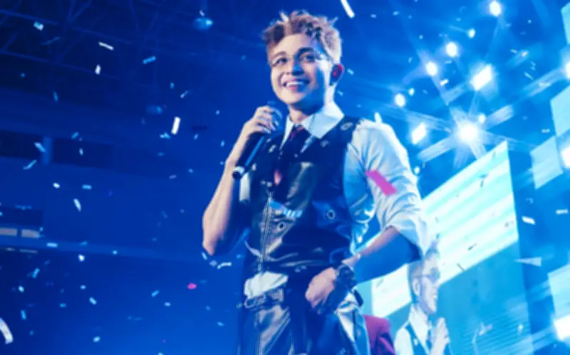 Jun Phạm Lột Xác Táo Bạo Trong Showcase J-UNZIP 2026, Quyên Góp 949 Triệu Đồng Từ Thiện