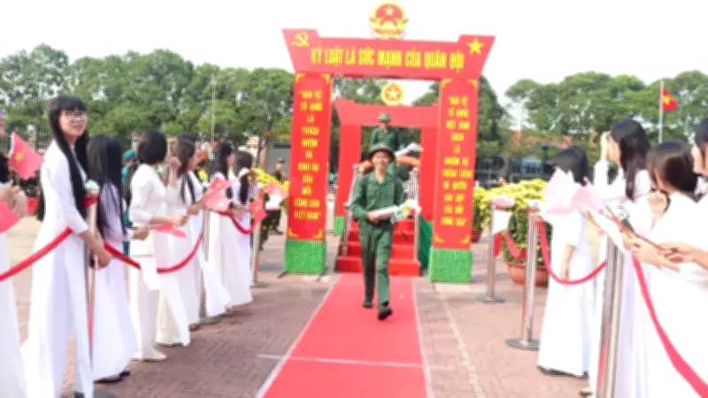 Đắk Lắk tổ chức lễ giao nhận quân trang trọng, 394 thanh niên hăng hái lên đường nhập ngũ