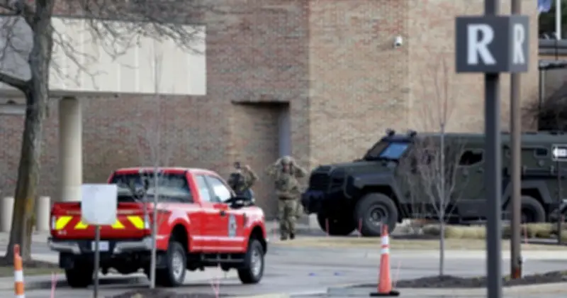 Kẻ tấn công giáo đường Do Thái ở Michigan bị bắn chết, FBI điều tra vụ xả súng đại học