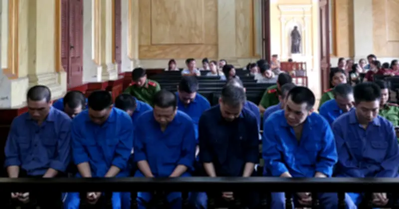 Kịch bản nhận tiền bảo kê cho xe tải chạy giờ cấm bị phanh phui