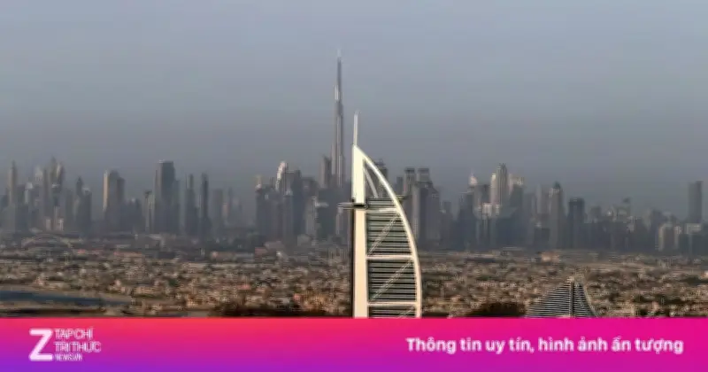 Khách sạn biểu tượng Burj Al Arab Dubai bốc cháy sau vụ tấn công tên lửa từ Iran