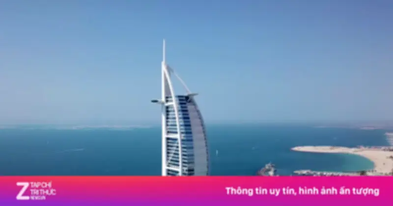 Khách sạn Biểu Tượng Dubai Bốc Cháy Do Mảnh Vỡ Máy Bay Không Người Lái