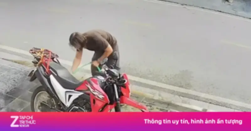Khách Tây ngang nhiên rửa xe ở Hà Giang gây sốt mạng xã hội