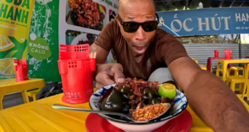 Khách Tây Thích Thú Với Món Lạ Vỉa Hè Đà Nẵng, Khen Giòn Ngon Nức Nở